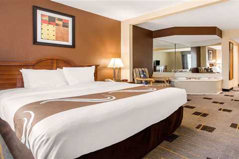 North Myrtle Beach Hotel With Jacuzzi in Room - travelnowsmart.com