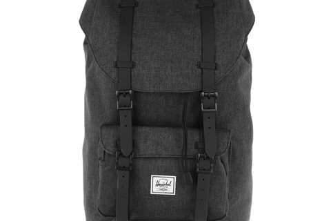 Fly and Couchsurf to Save Money While Backpacking in America
