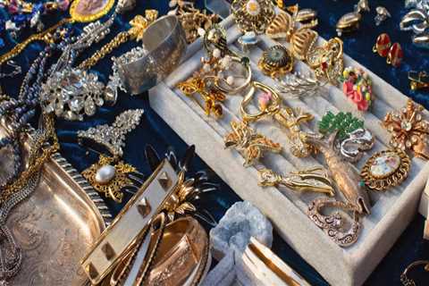 Exploring the Portobello Market in London: Shopping for Jewellery