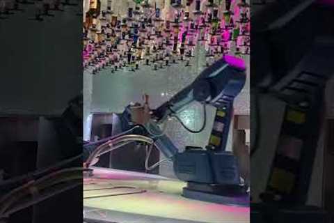 ROBOT BARTENDER Aboard Royal Caribbean’s Quantum of the Seas #cruiseshipvlog #travelvlog