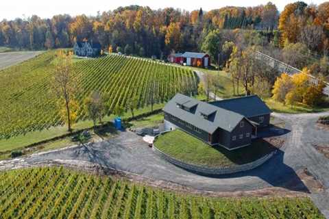 How long is a niagara wine tour?