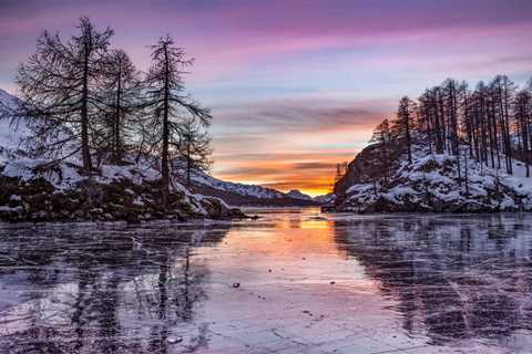 Czech Freediver Achieves Remarkable Feat with Record-Breaking Dive in Frozen Swiss Lake