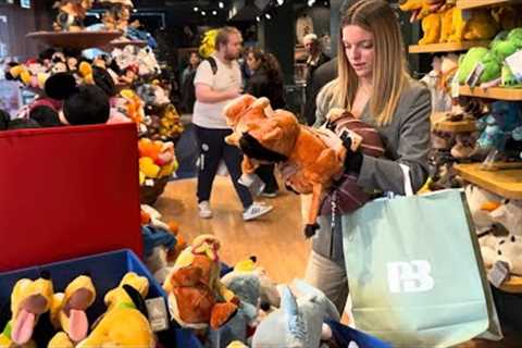 🇬🇧 DISNEY STORE LONDON OXFORD STREET, LONDON CHRISTMAS SHOPPING 2023, 4K60FPS HDR