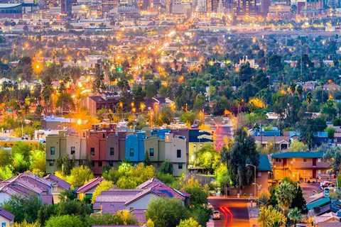 Which City is Better for Nightlife: Scottsdale or Phoenix?
