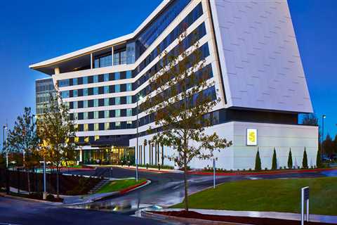 Convenient Accommodations with Shuttle Services to Explore Tourist Attractions in Hapeville, GA