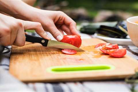 What To Look For in a Good Camping Knife