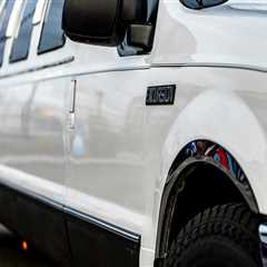 Limousine Service Spotlight: Navigating Chicago's Urban Splendor