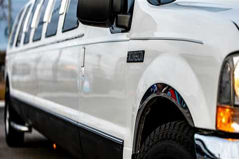 Limousine Service Spotlight: Navigating Chicago's Urban Splendor