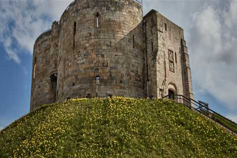 The Jewish Community in London: A Historical Overview