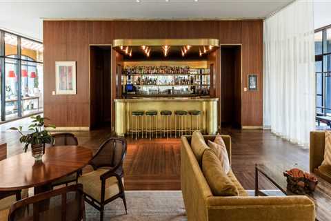 Exploring the Lounges of Southeastern South Carolina