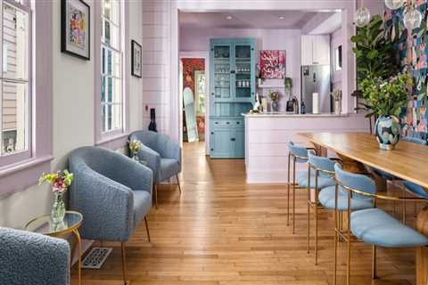 The Ultimate Guide to the Best Lounges for a Girls' Night Out in Southeastern South Carolina